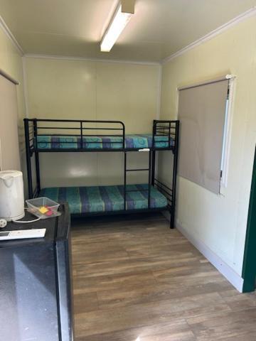 Territory Manor Motel & Caravan Park Mataranka 客房 照片