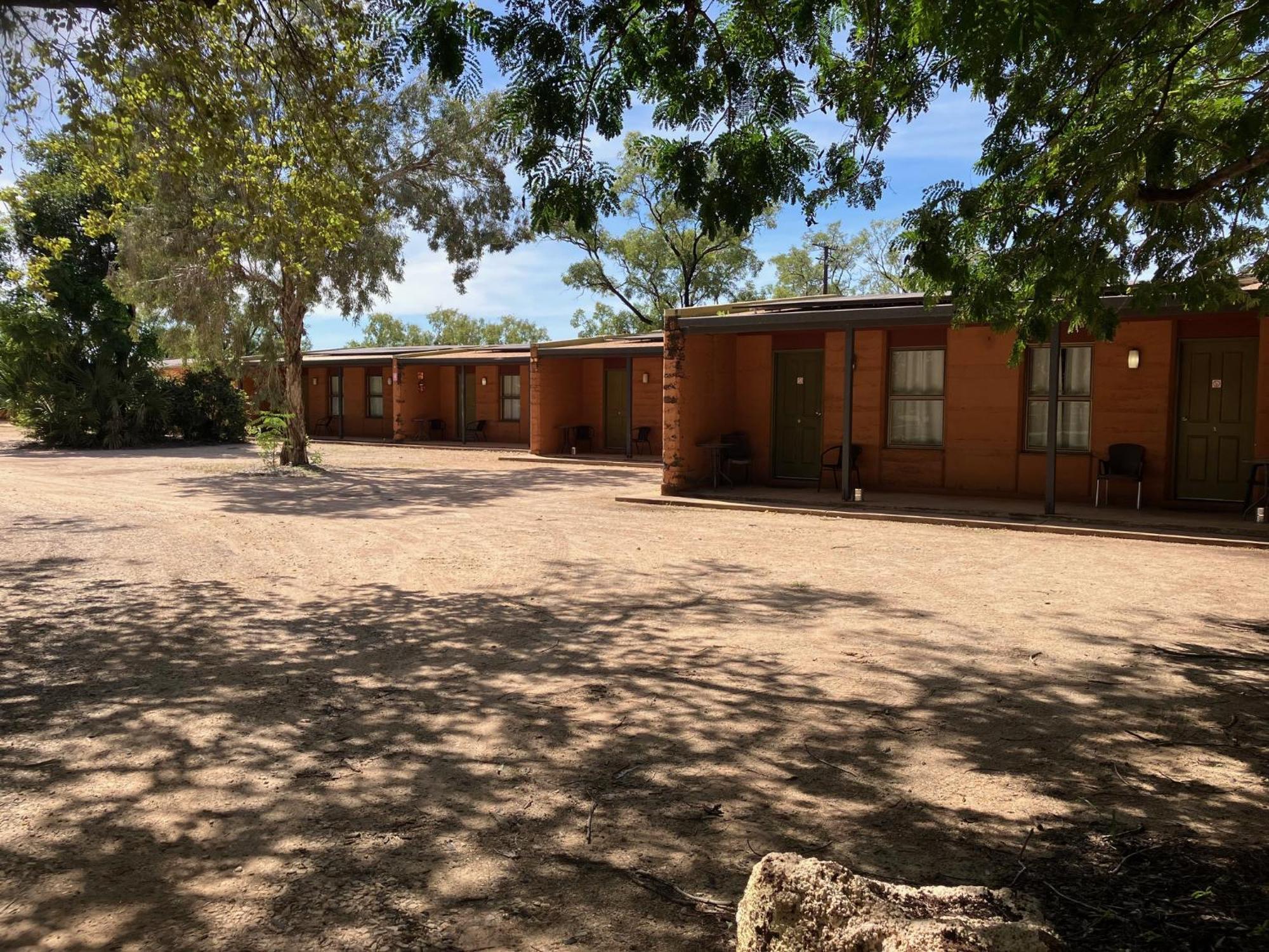 Territory Manor Motel & Caravan Park Mataranka 外观 照片