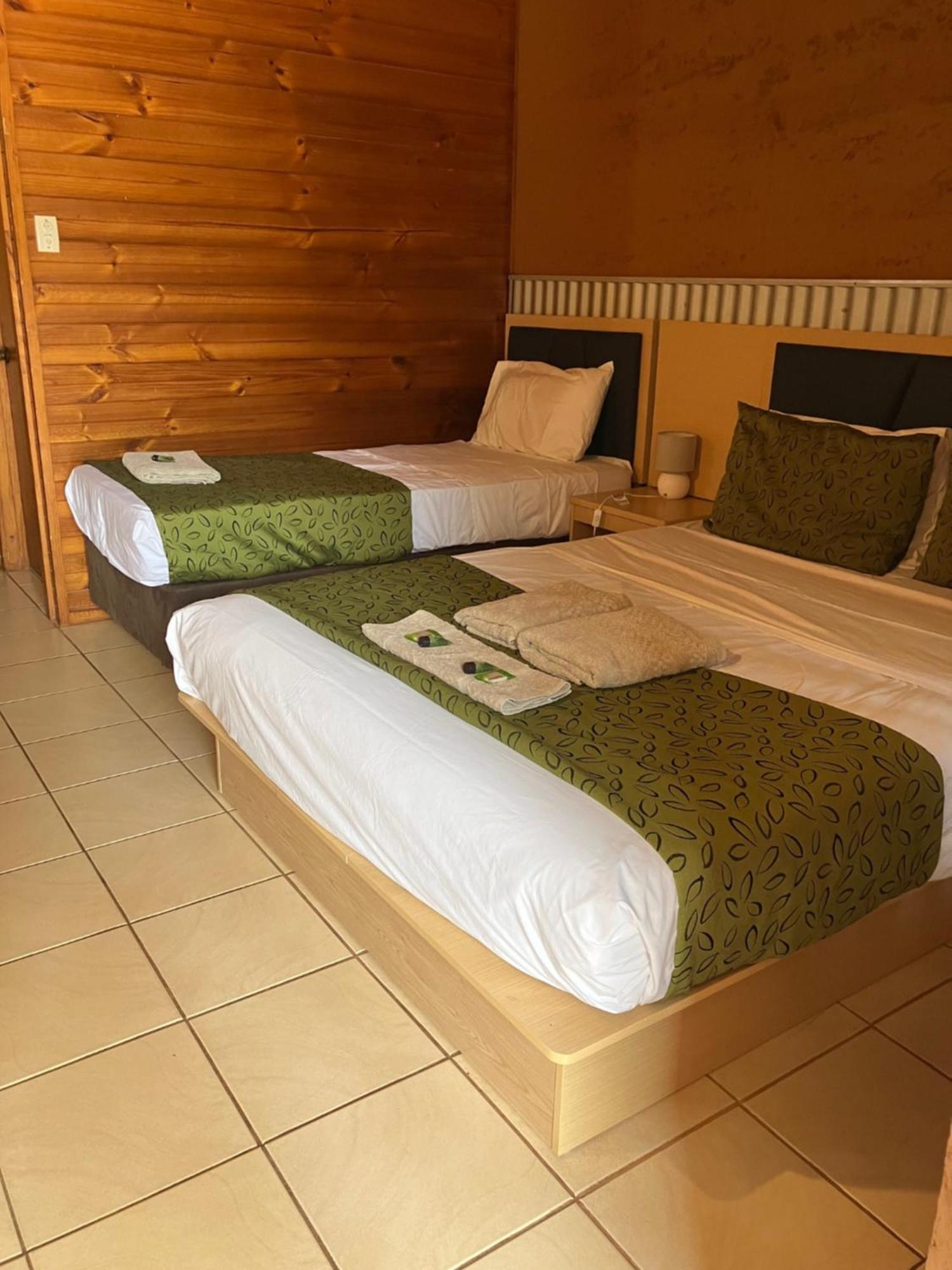Territory Manor Motel & Caravan Park Mataranka 外观 照片