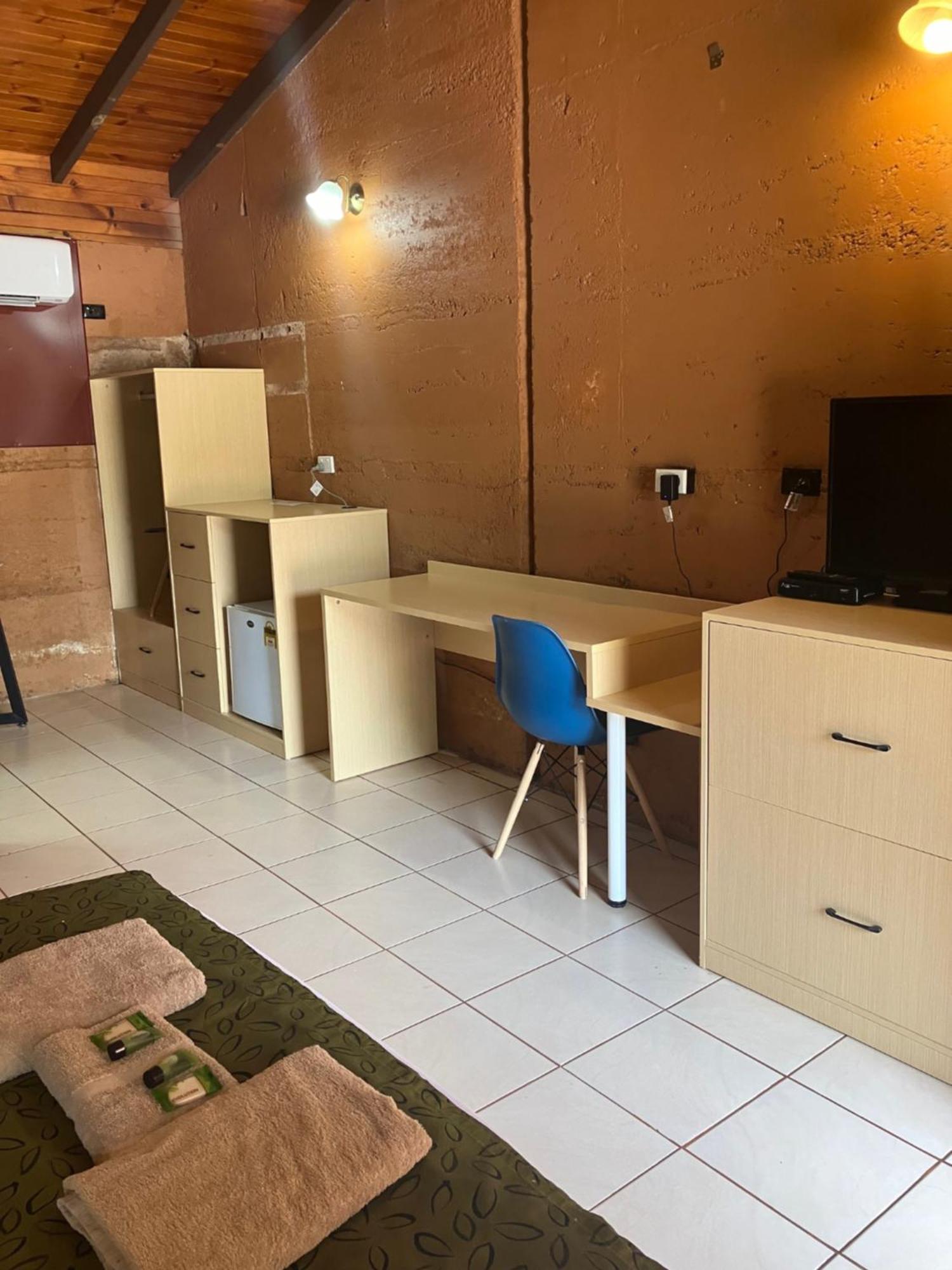 Territory Manor Motel & Caravan Park Mataranka 客房 照片