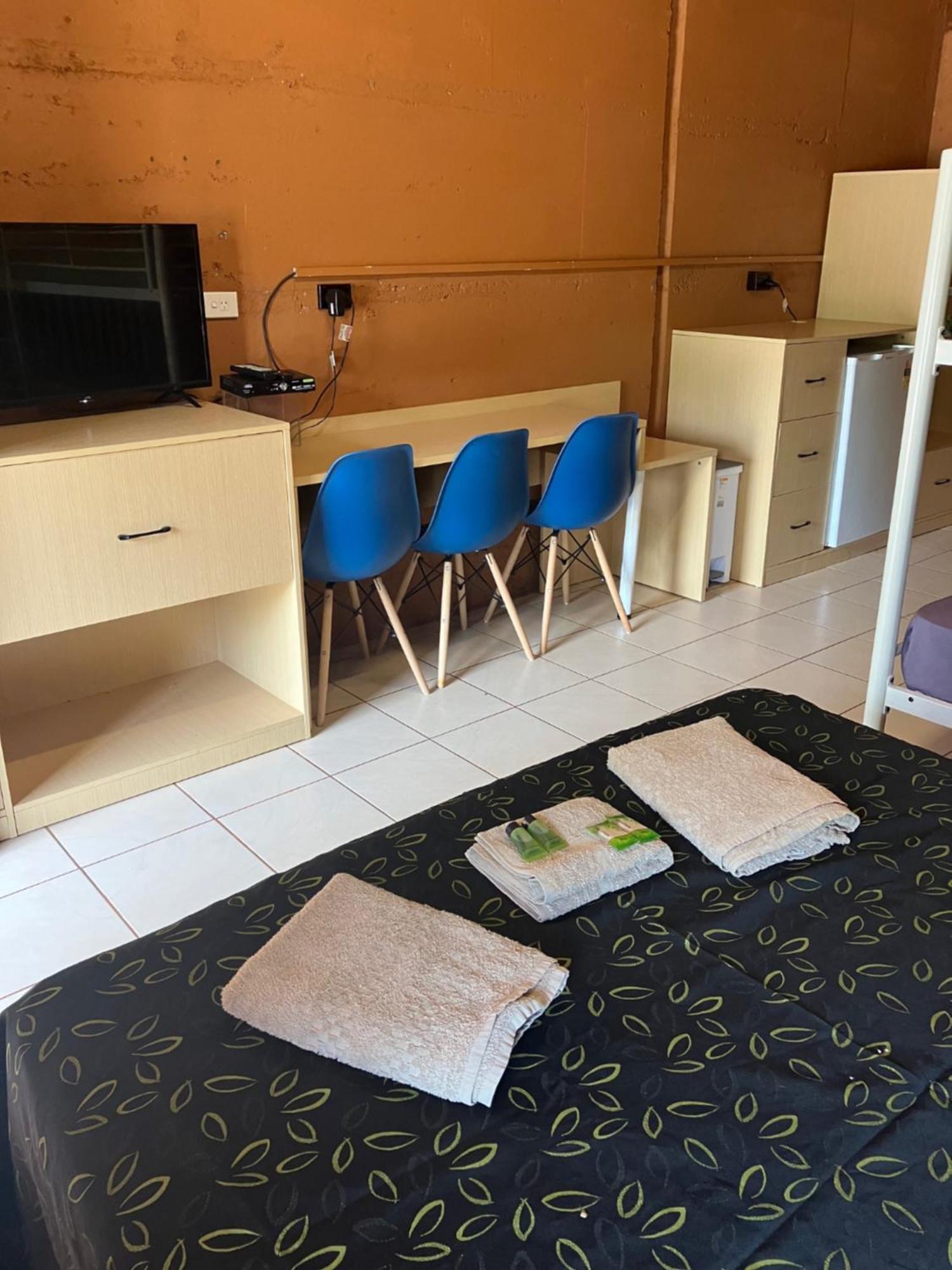 Territory Manor Motel & Caravan Park Mataranka 客房 照片