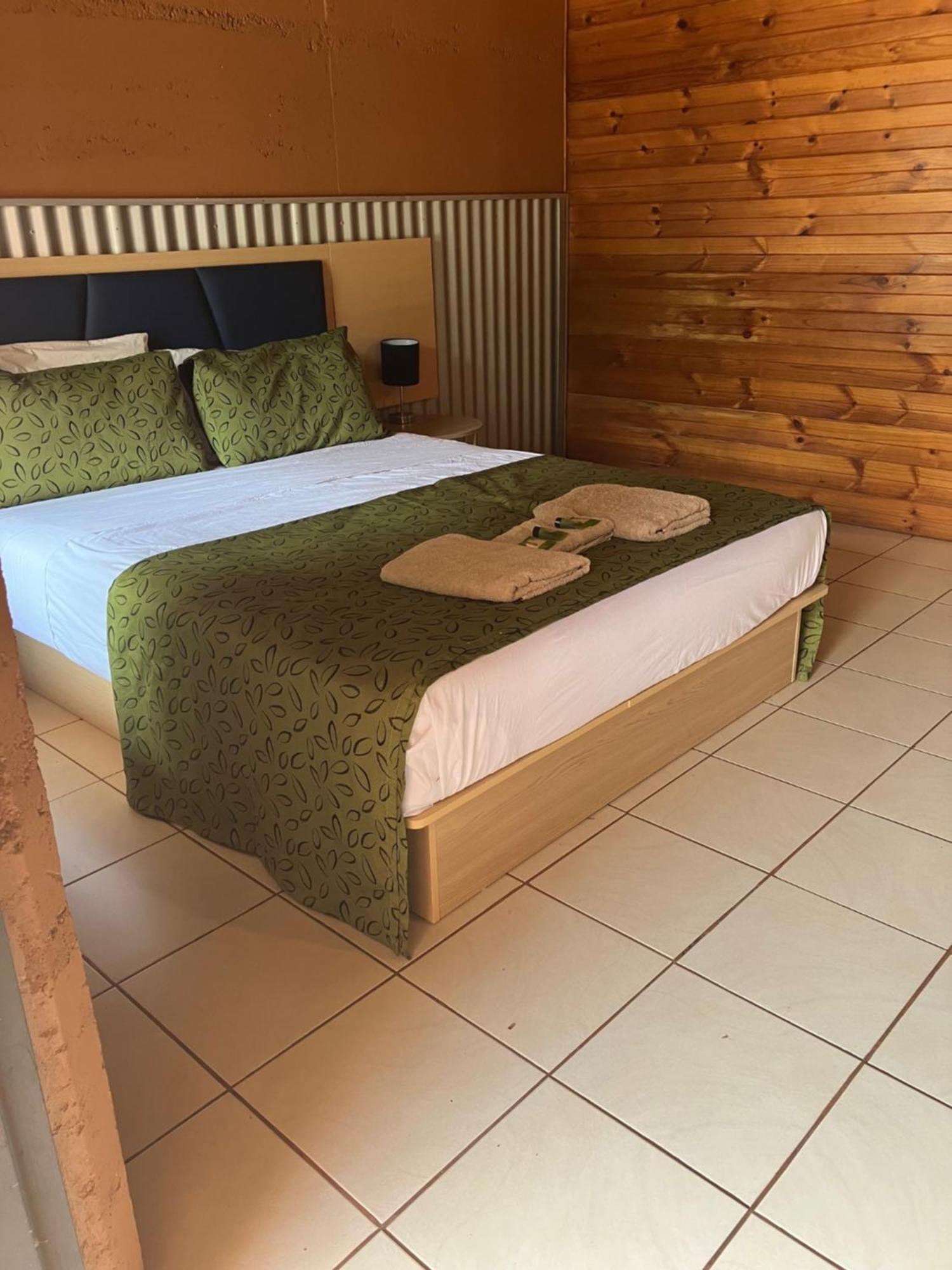 Territory Manor Motel & Caravan Park Mataranka 外观 照片